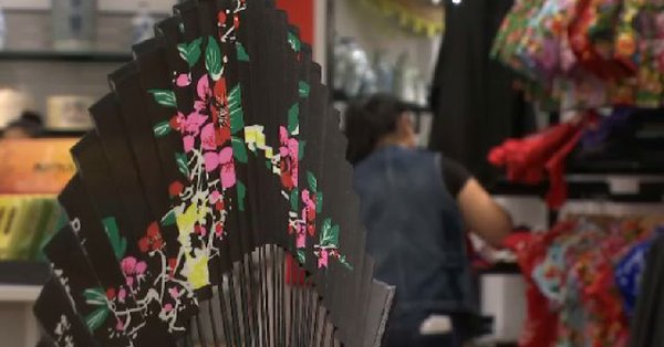 Close up of fan in Pearl River Mart's Chelsea Market location