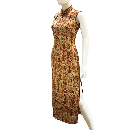 Long dress with a floral pattern on a mannequin against a white background