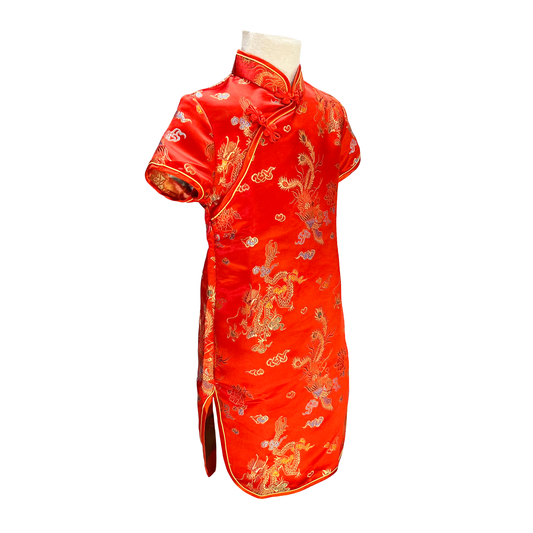 Traditional girls dress in red with floral, dragon, and phoenix pattern on a mannequin.