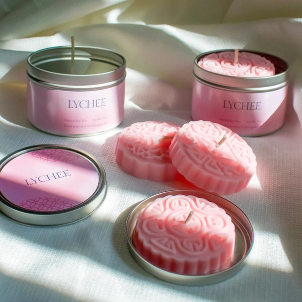 Mooncake-shaped candles with tins