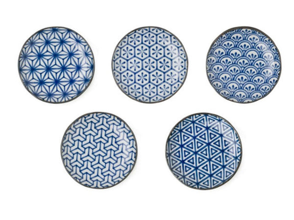 Monyou means traditional geometric or botanical patterns in Japanese, which have been used for thousands of years on clothing and textiles.  4.5" diameter x 1"h. Ceramic. Microwave, dishwasher safe. Made in Japan.