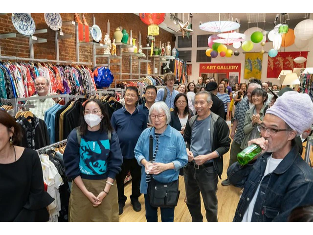 Crowd at the Pearl River Mart Soho location