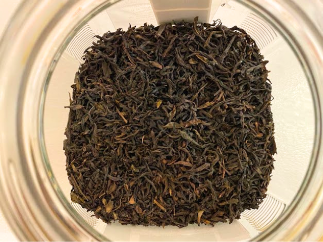 Phoenix Single Trunk Oolong Tea in a jar