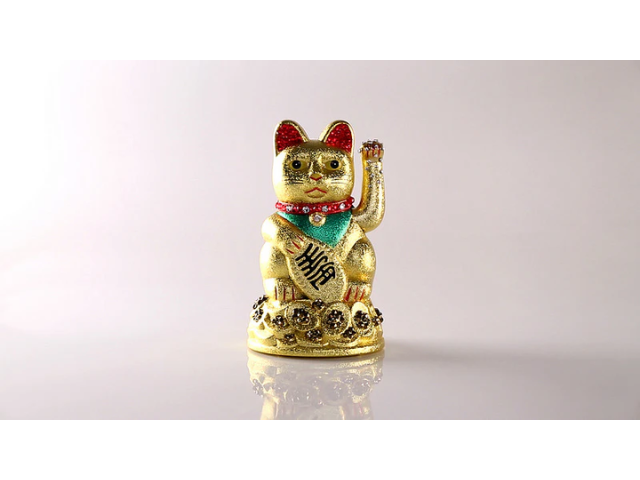 Gold lucky cat with crystals