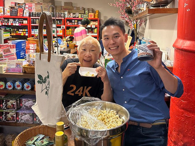 50 Hertz founder Yao Zhao with celebrity superfan, Lori Tan Chinn, at a recent tasting at Pearl River Mart Foods