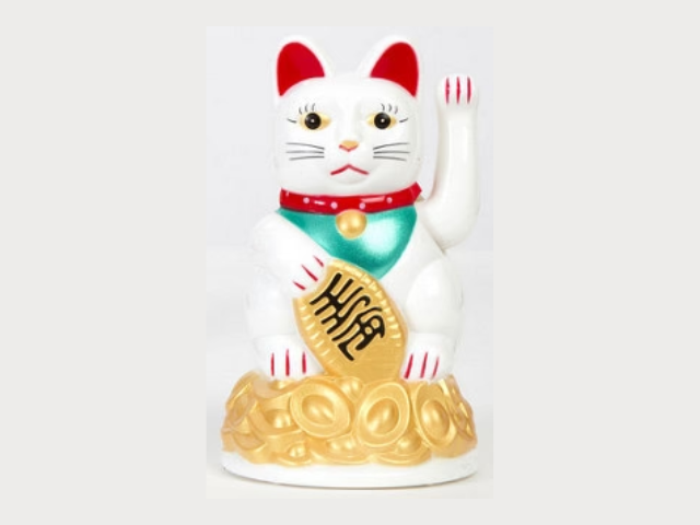 White lucky cat