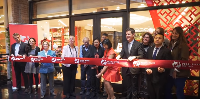 Ribbon cutting of Pearl River Mart's Chelsea Market location