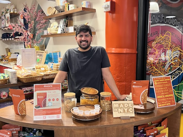 Doosra founder at tasting in Pearl River Mart Foods