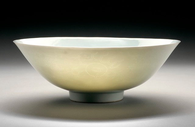 Porcelain bowl in "sweet white" glaze