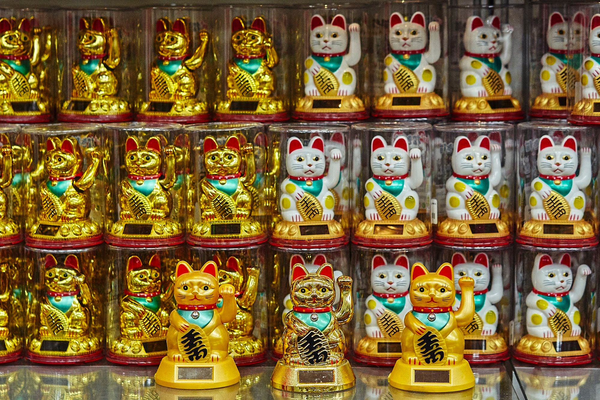 Lucky Cat Figurines – Pearl River Mart