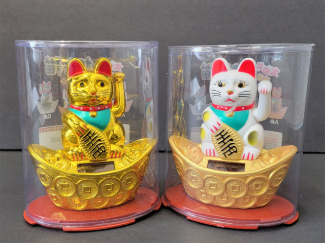 Solar Powered Hand Motion Lucky Cat on Ingot / Red Tray – Pearl River Mart
