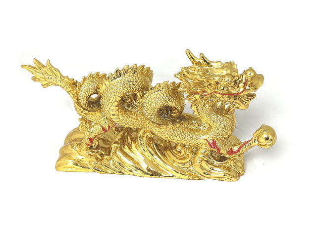 Dragon with pearl decorations