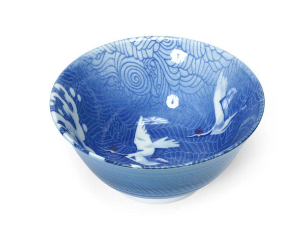Bowl with a crane flying through the air design
